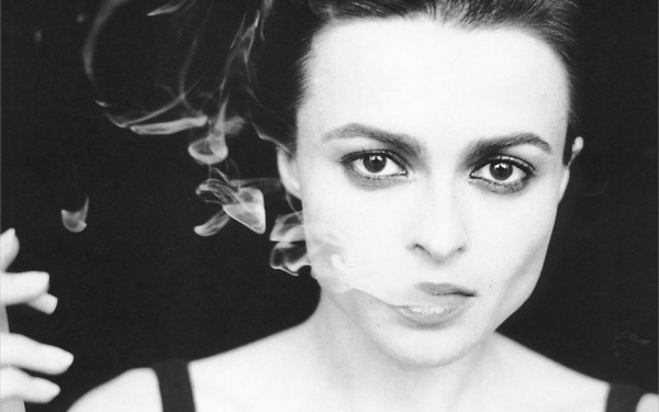 6065405-r3l8t8d-600-helena-bonham-carter-smoking_108683-1440x900.jpeg